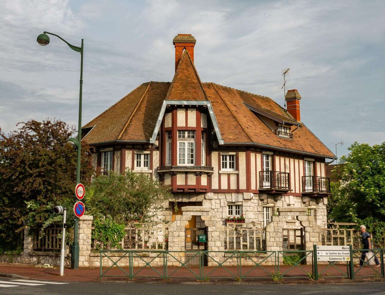La Rochette  Apakabar Homestay - Proche Gare Melun, Parking Prive, Netflix المظهر الخارجي الصورة